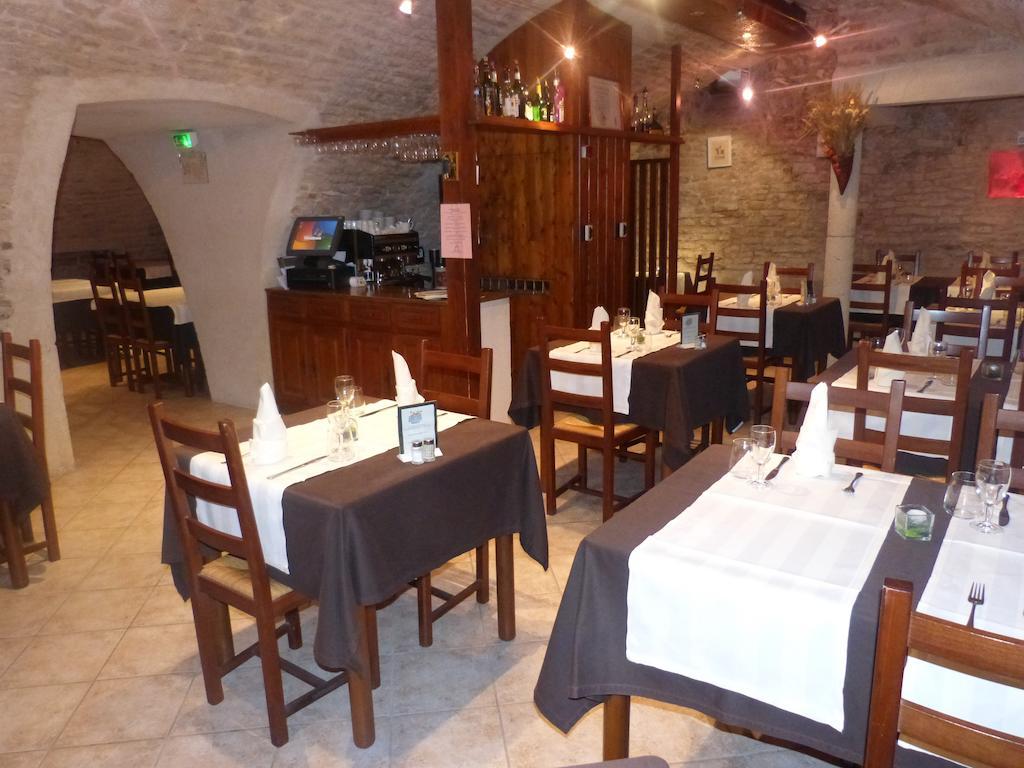 Hotel Du Donjon Champlitte-et-le-Prélot Exteriör bild