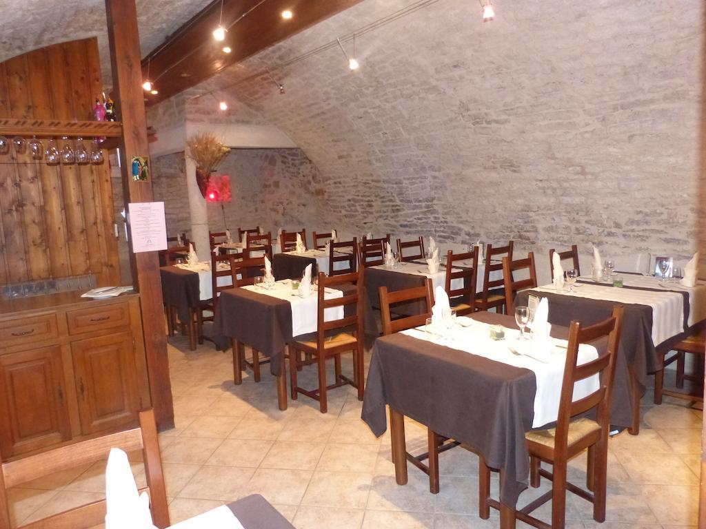 Hotel Du Donjon Champlitte-et-le-Prélot Exteriör bild