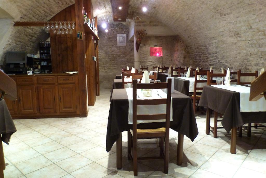 Hotel Du Donjon Champlitte-et-le-Prélot Exteriör bild