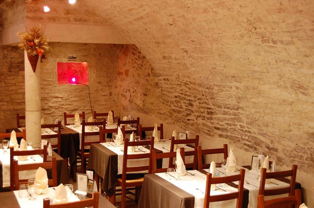 Hotel Du Donjon Champlitte-et-le-Prélot Exteriör bild