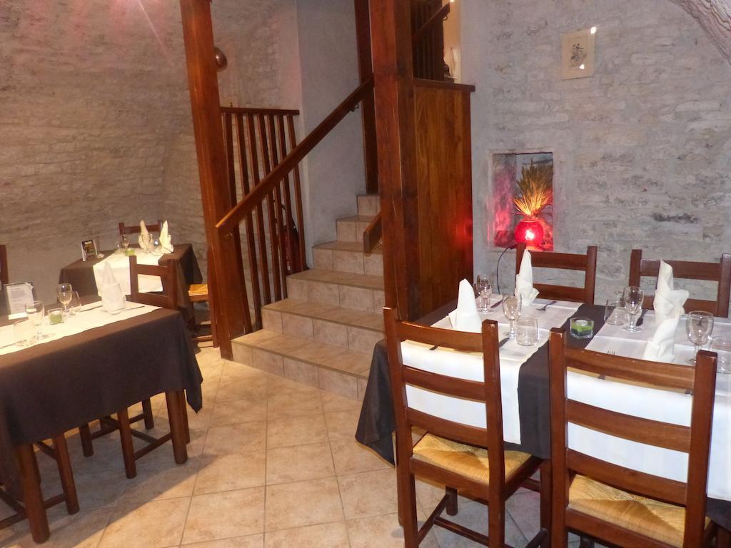 Hotel Du Donjon Champlitte-et-le-Prélot Exteriör bild